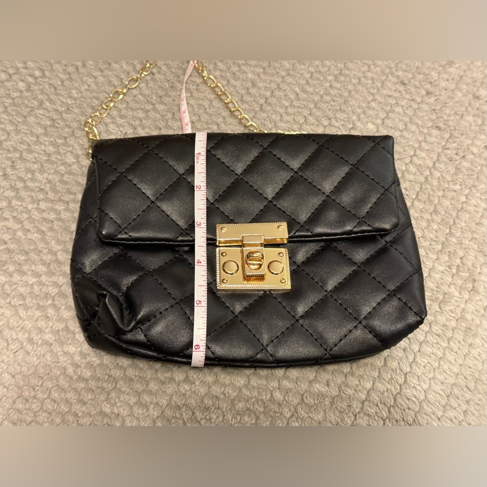 Elegant Black Quilted Chain Bag - Picture 5 of 5
